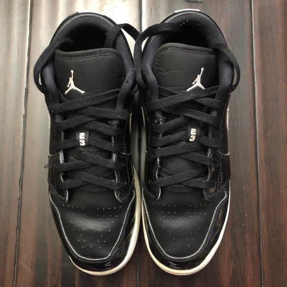 Nike Air Jordan 1 Retro Low BG Black White Basketball Shoes (553560-002) Size 7Y - Picture 2 of 9